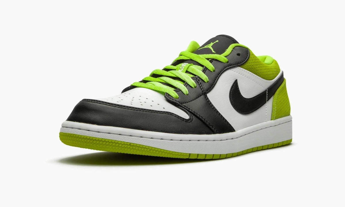 Jordan 1 Low “Black Cyber”