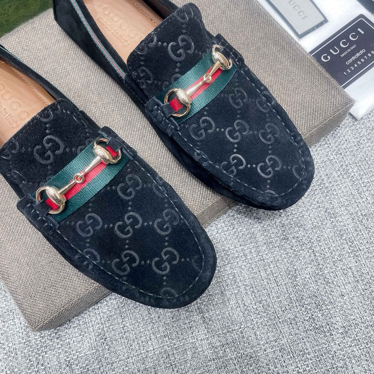 Gucci Black Patterned Loafers with Green and Red Accents — detail