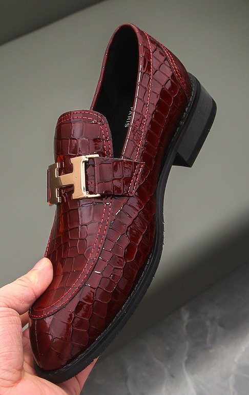 Hermès Burgundy Crocodile-Pattern Loafers — front