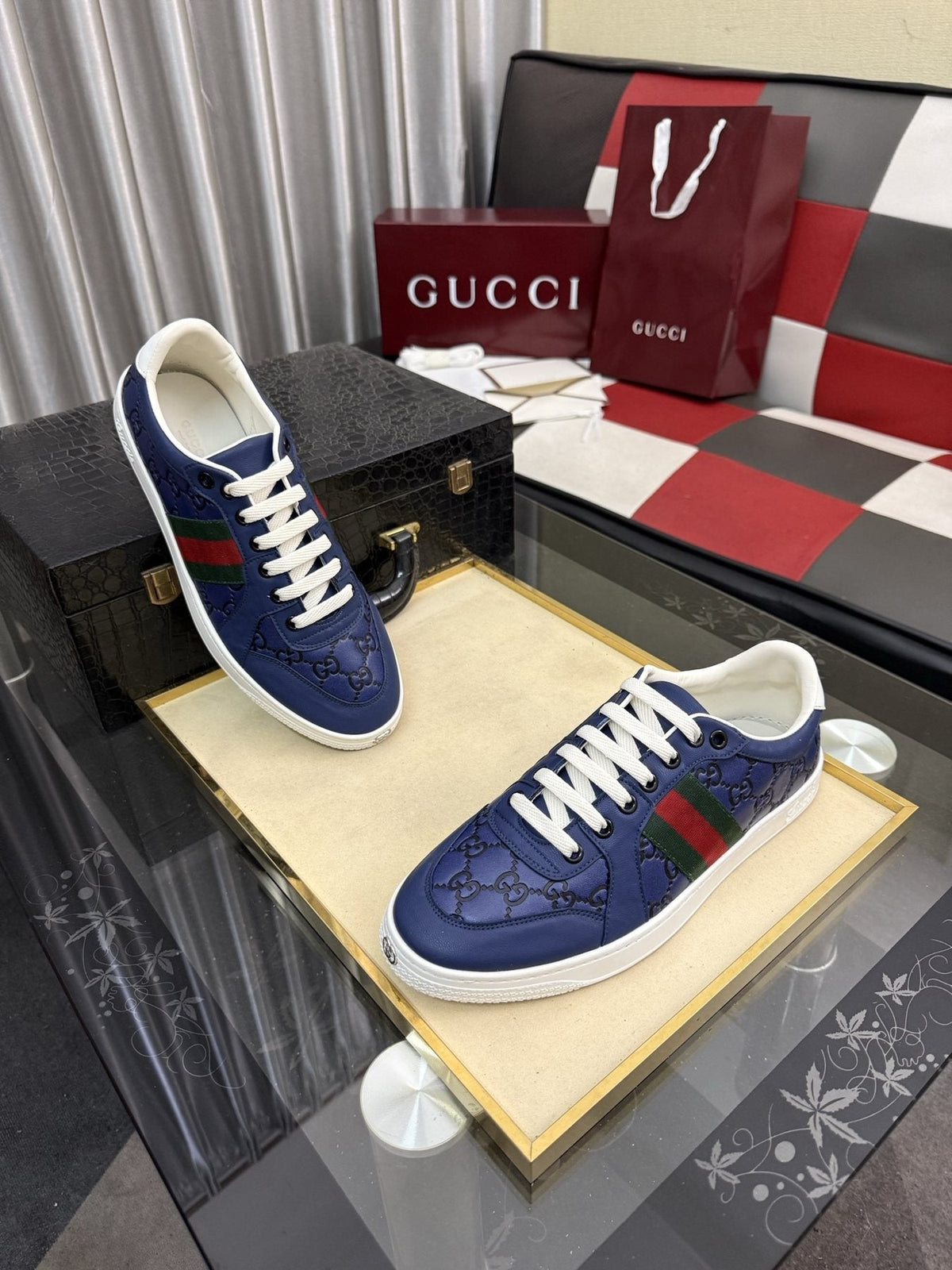 Gucci Navy Stripe Low-Top Sneakers — front