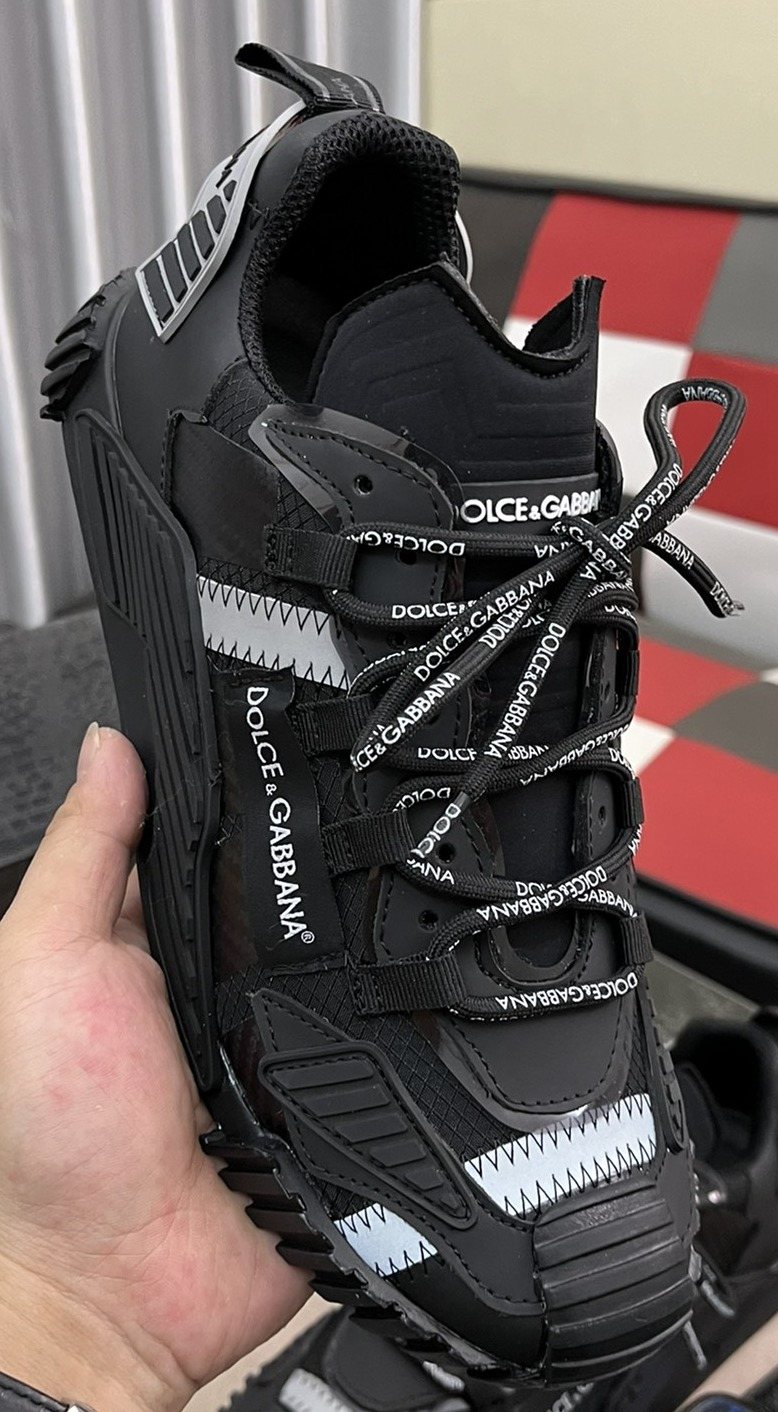 Dolce & Gabbana Black Chunky Sneakers — hero