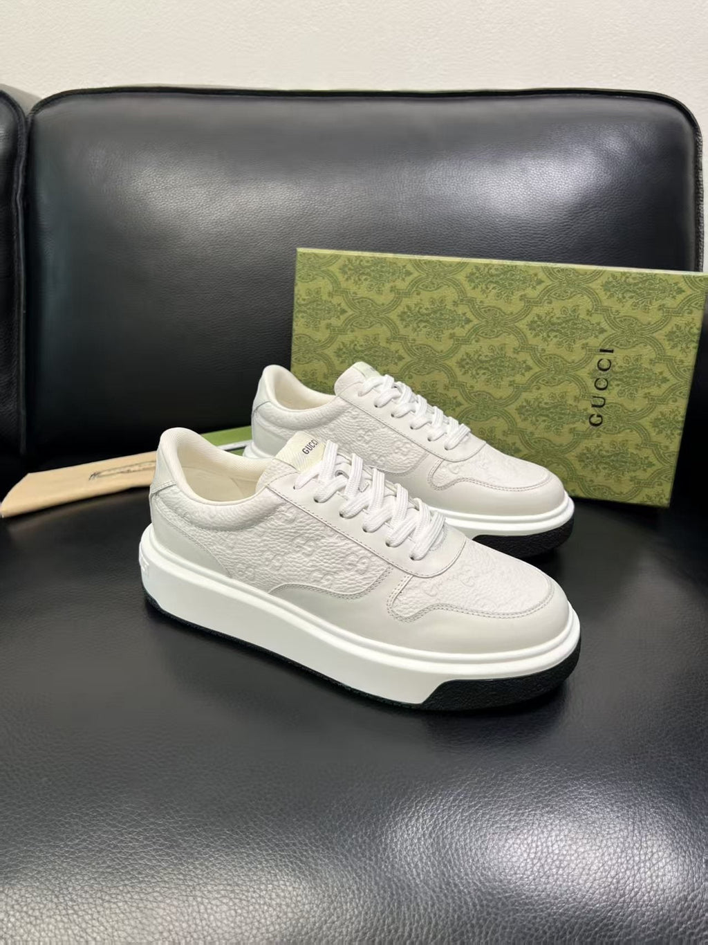 Gucci Off-White Low-Top Men's Sneakers — hero