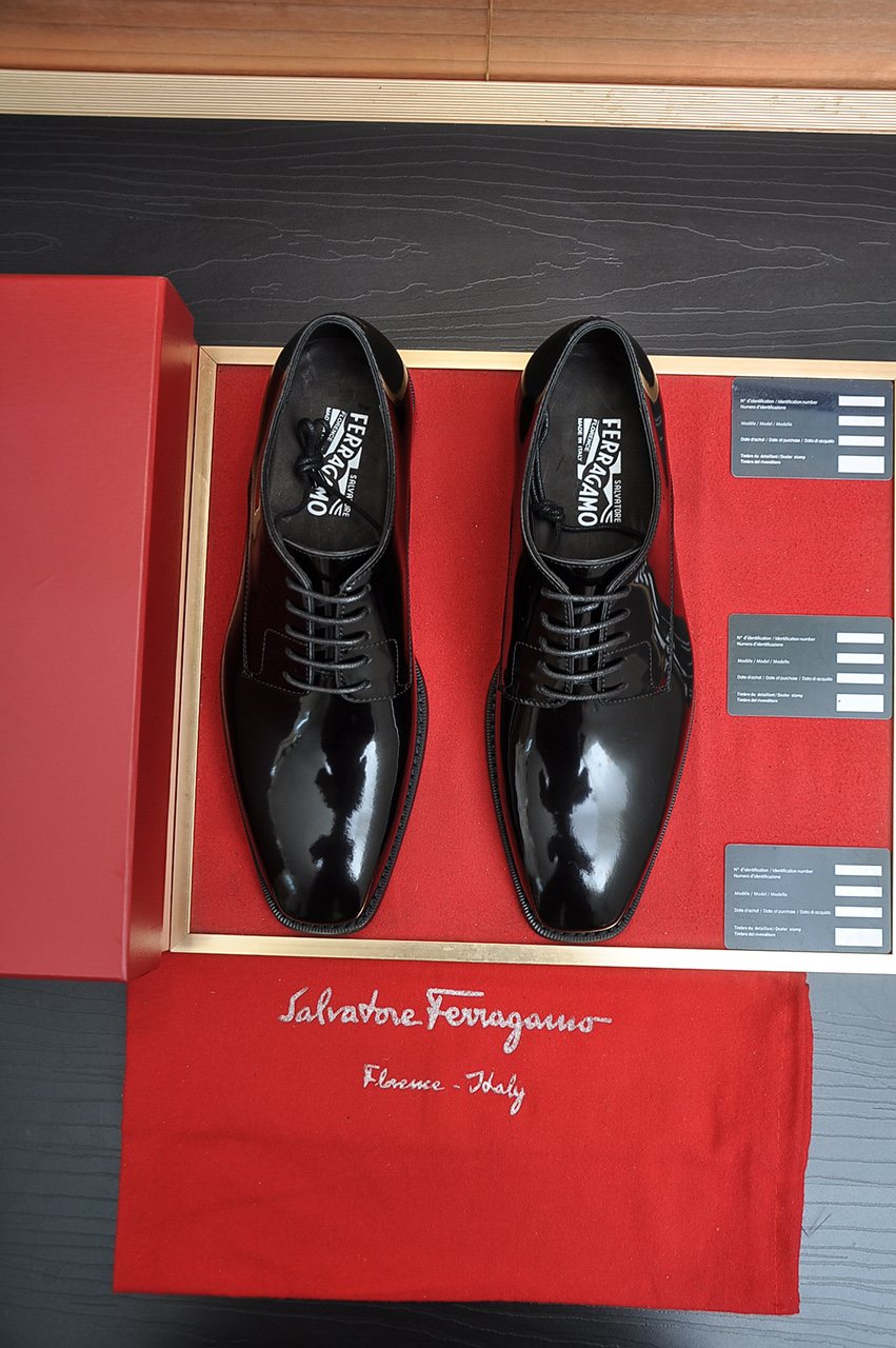 Ferragamo Black Leather Lace-Up Dress Shoes — front