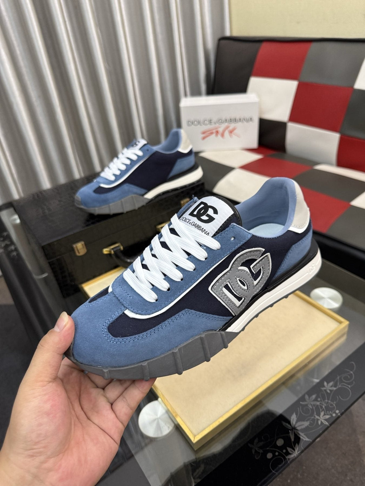 Dolce & Gabbana Blue DG Low-Top Sneakers — model