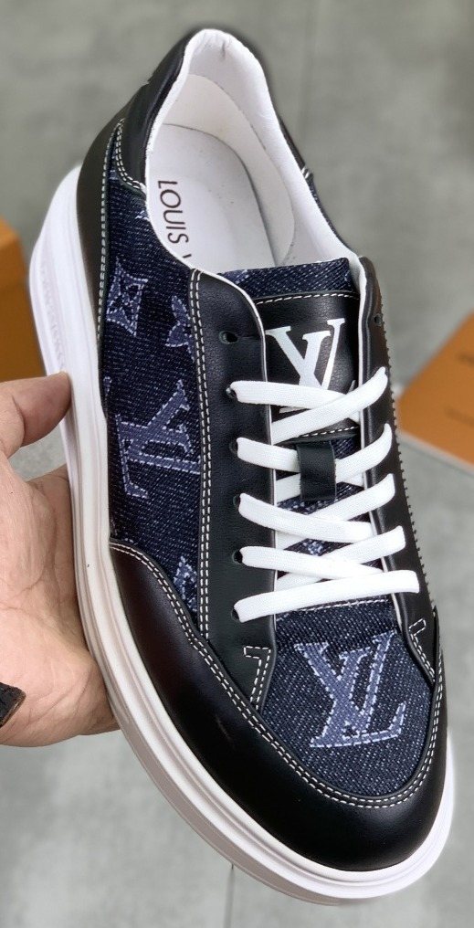 Louis Vuitton Patterned Low-Top Sneakers — front