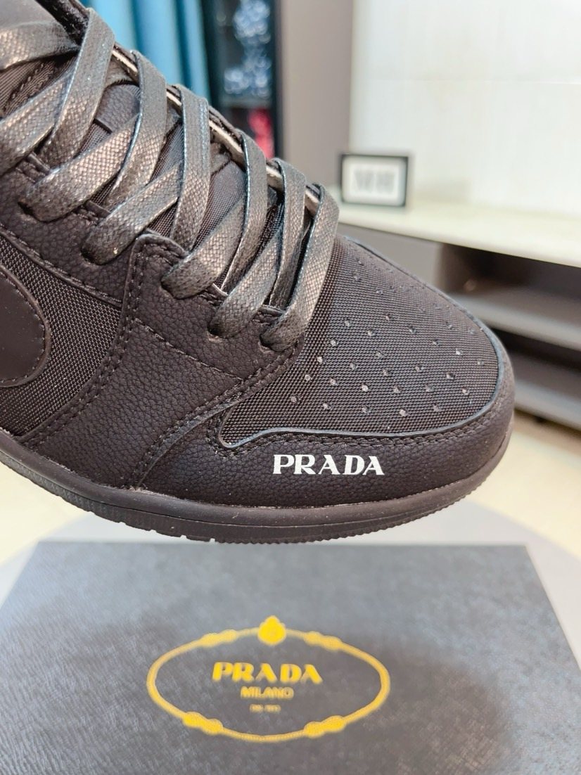 Nike Black and Dark Gray Low-Top Sneakers — detail