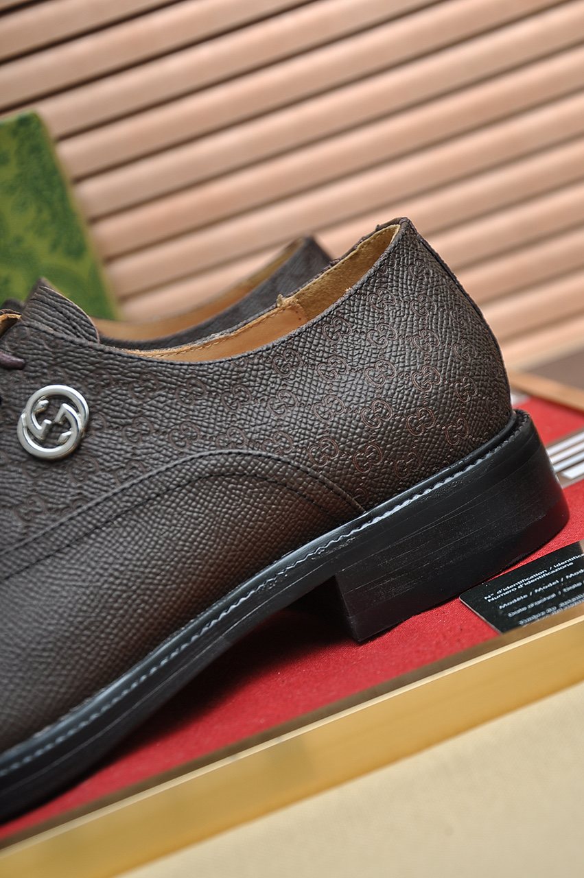 Gucci Textured-Panel Lace-Up Dress Shoes — detail