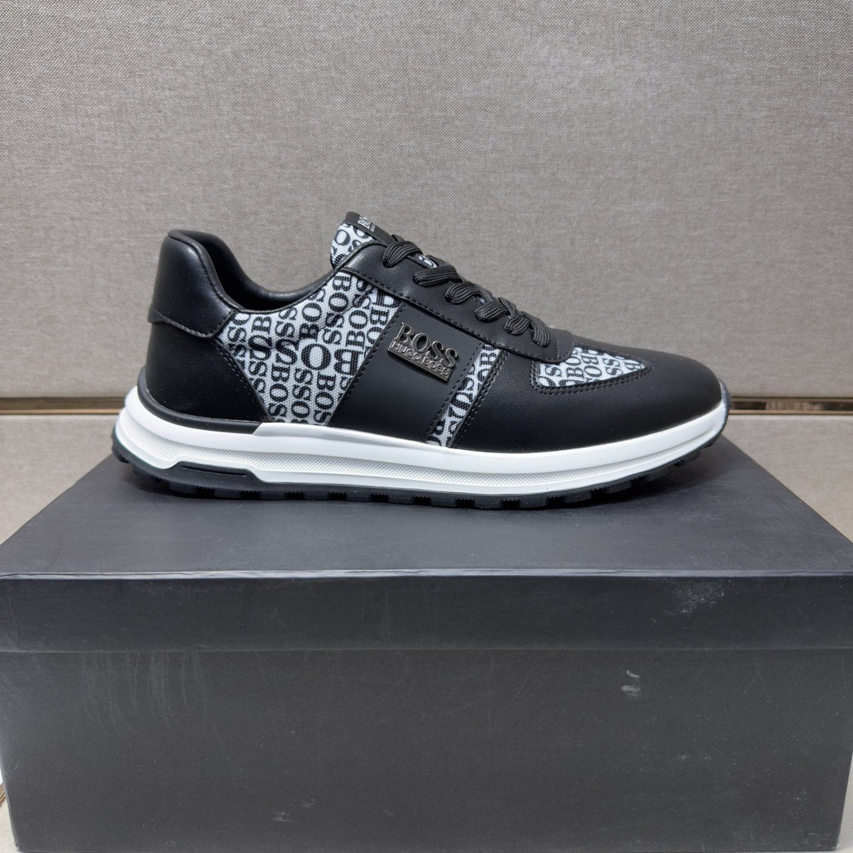 Hugo Boss Contrast-Panel Low-Top Sneakers — side