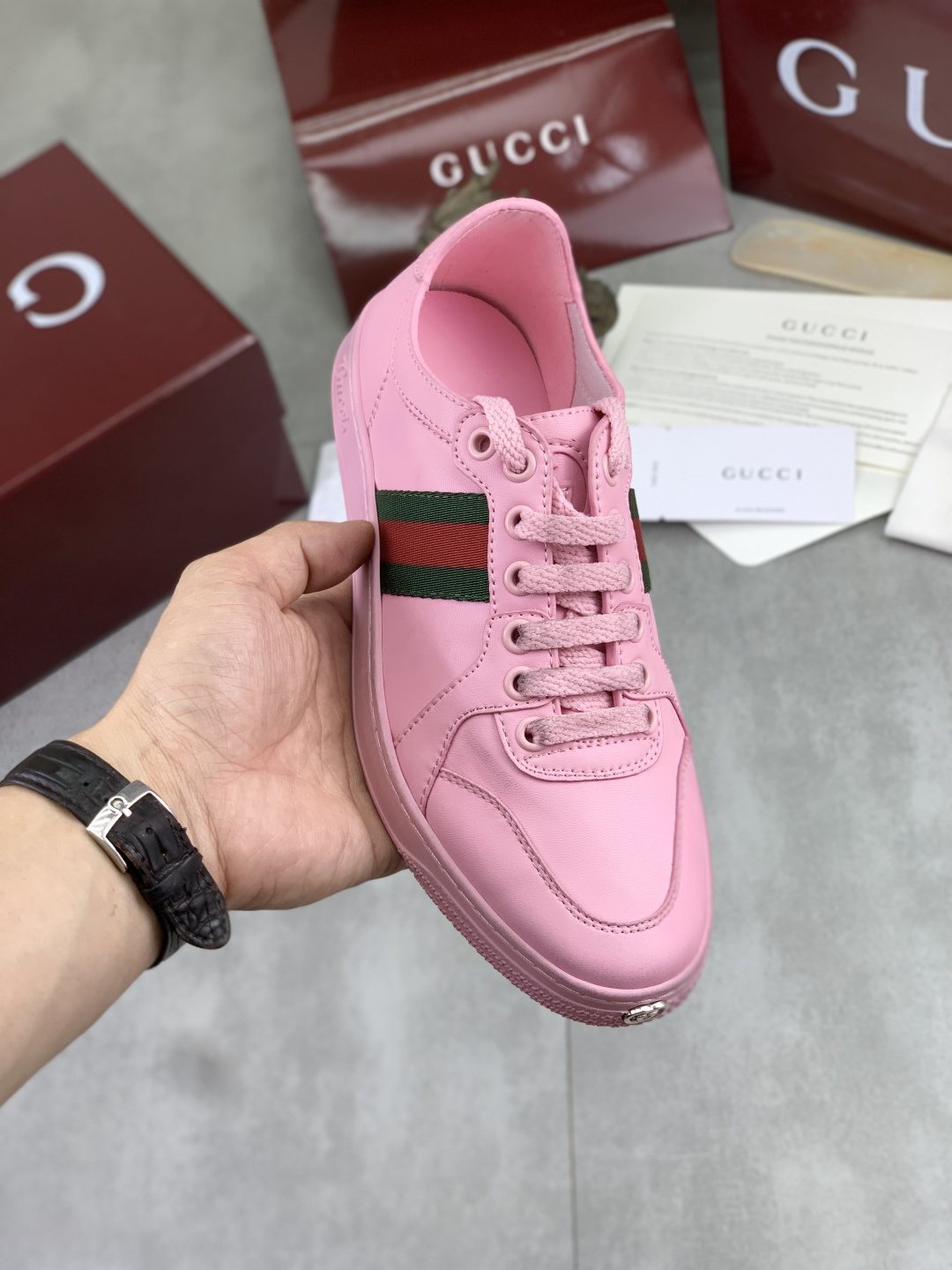 Gucci Low-Top Sneakers with Green and Red Side Stripes — front