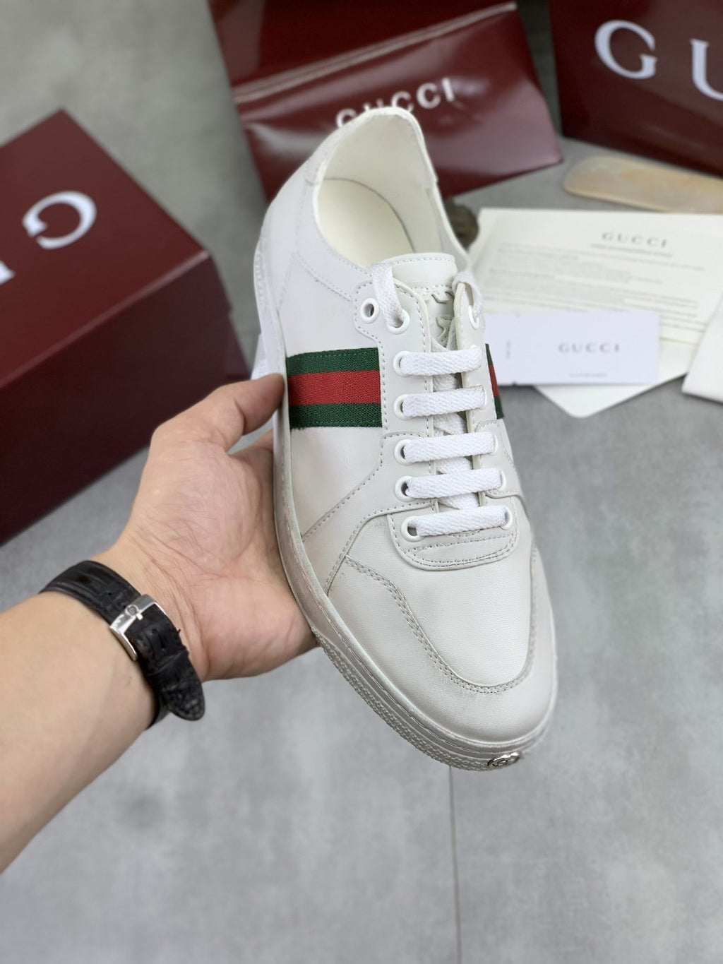 Gucci Low-Top Sneakers with Green and Red Side Stripes — front