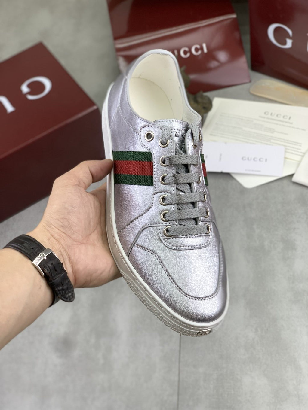 Gucci Low-Top Sneakers with Green and Red Side Stripes — front