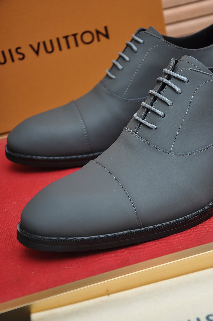Louis Vuitton Cap-Toe Lace-Up Dress Shoes — detail