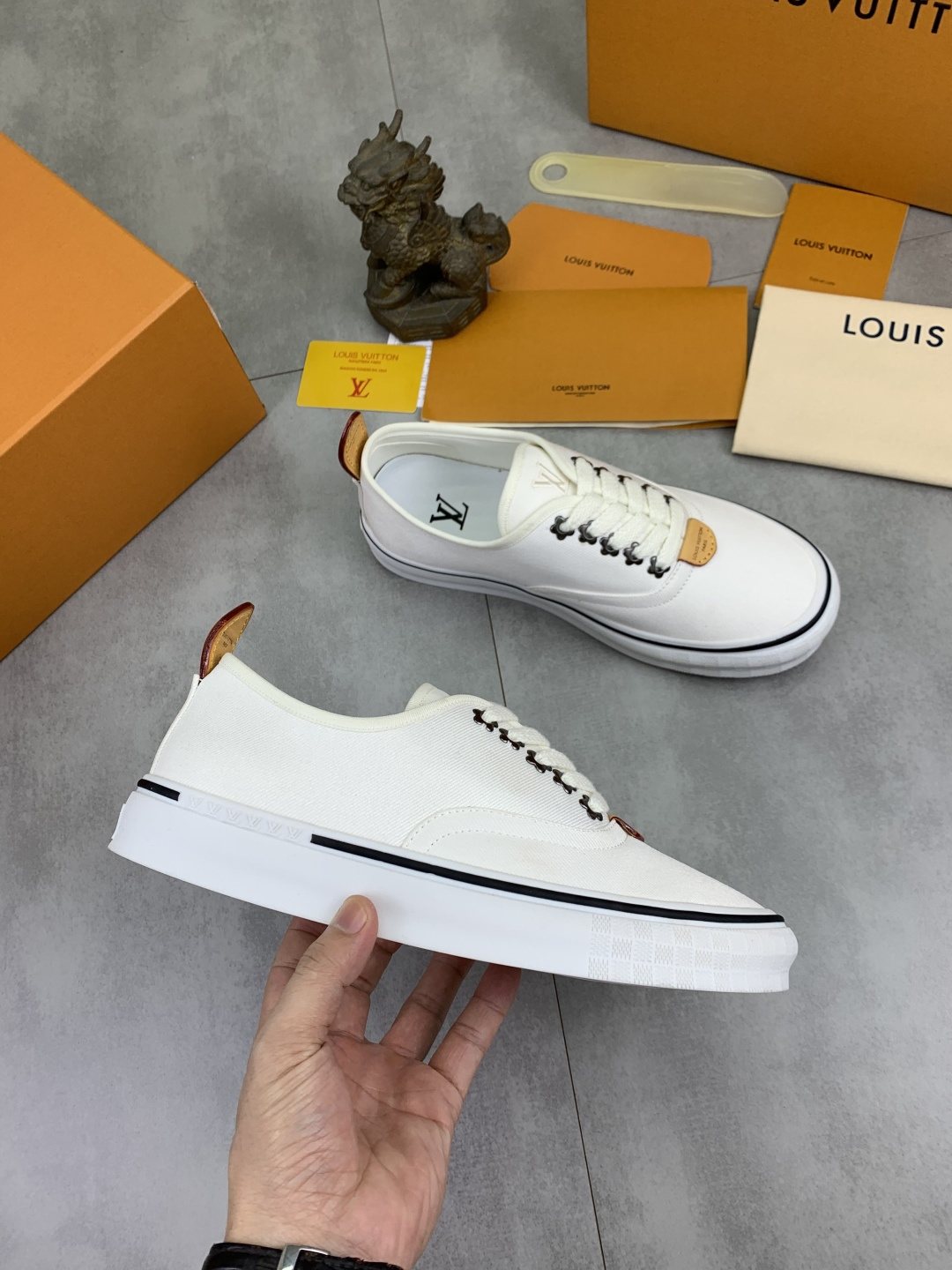 Louis Vuitton Run 2.0 Low-Top Sneakers — side