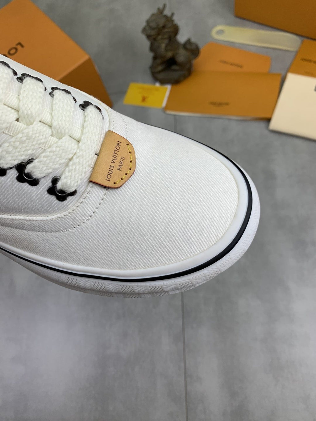 Louis Vuitton Run 2.0 Low-Top Sneakers — detail